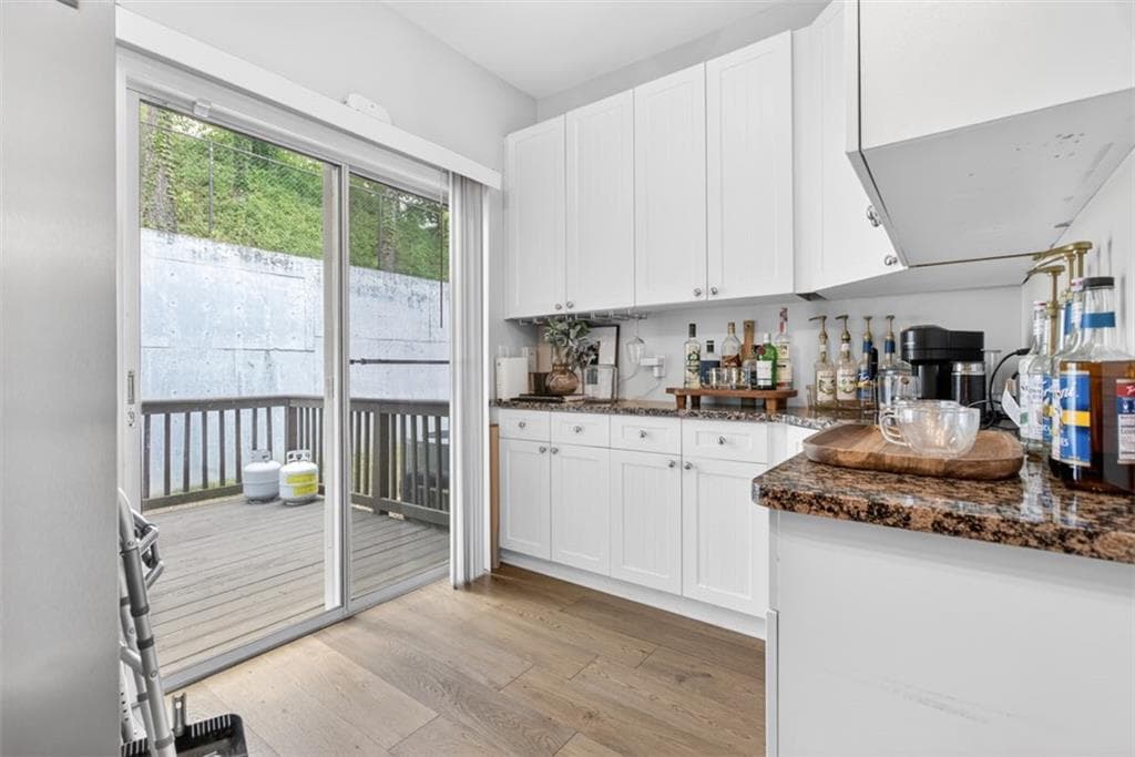 3 bedroom, 4 bathroom, 1,326 sq ft townhouse for sale at 1028 Liberty Parkway # 203, Atlanta, GA 30318 — photo 4