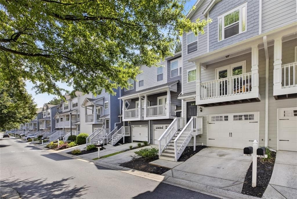 3 bedroom, 4 bathroom, 1,326 sq ft townhouse for sale at 1028 Liberty Parkway # 203, Atlanta, GA 30318 — photo 8