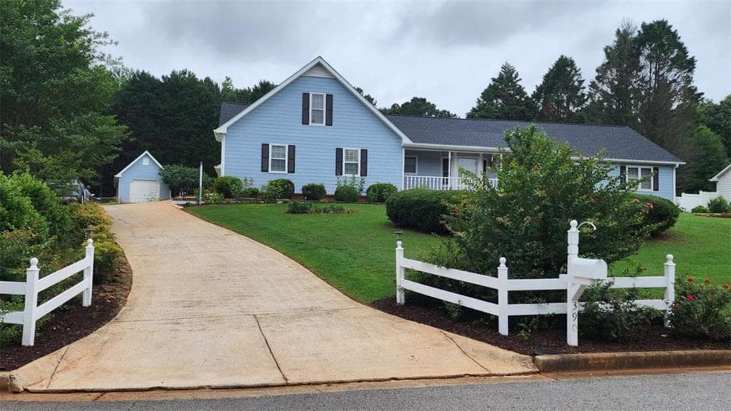 5 bedroom, 3 bathroom, 3,324 sq ft single family residence for sale at 390 Lake Ridge Court, Mcdonough, GA 30252