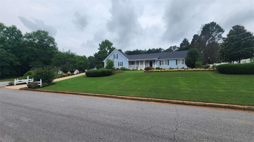 5 bedroom, 3 bathroom, 3,324 sq ft single family residence for sale at 390 Lake Ridge Court, Mcdonough, GA 30252 — photo 3