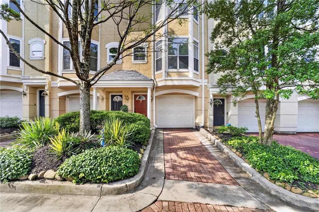 3 bedroom, 3 bathroom, 1,478 sq ft townhouse sold at 375 Highland Avenue 803, Atlanta, GA 30312