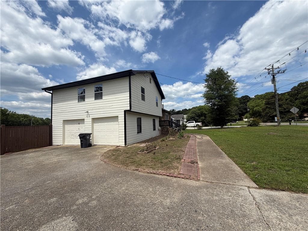 3 bedroom, 2 bathroom, 31,363 sq ft single family residence for sale at 1861 Pharr Road, Snellville, GA 30078 — photo 4
