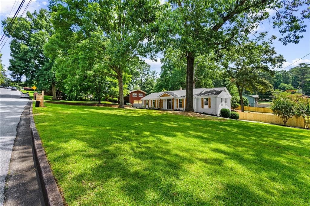 4 bedroom, 3 bathroom, 2,392 sq ft single family residence for sale at 4159 King Valley Drive, Smyrna, GA 30082 — photo 3