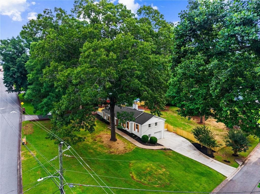4 bedroom, 3 bathroom, 2,392 sq ft single family residence for sale at 4159 King Valley Drive, Smyrna, GA 30082 — photo 5