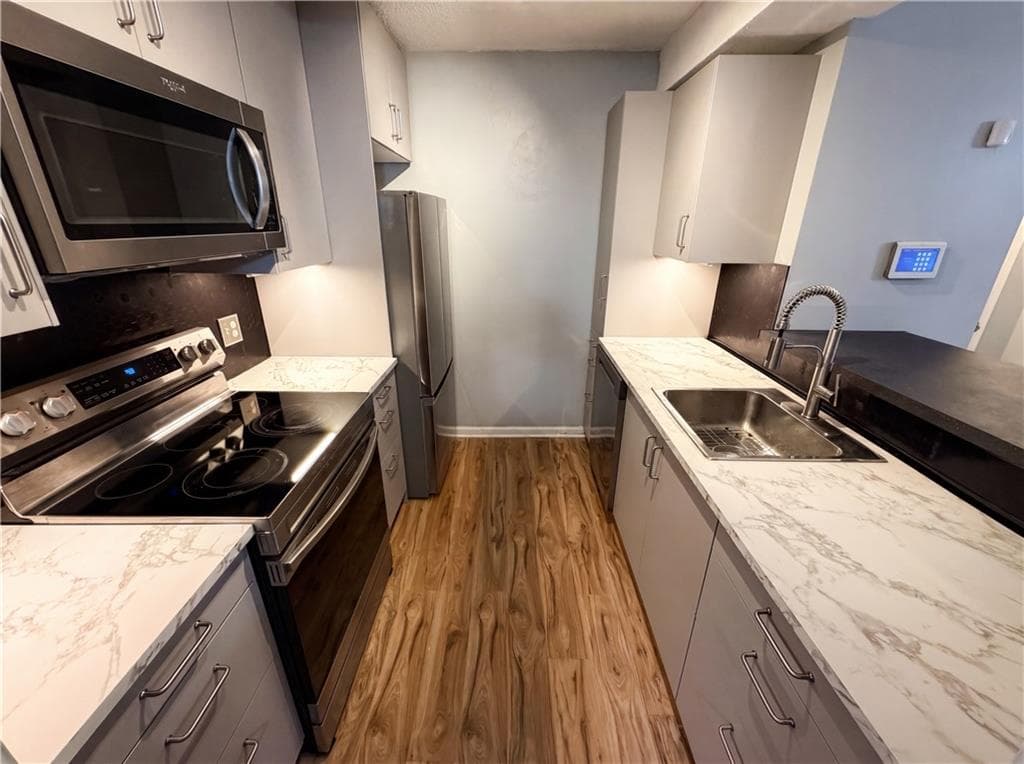 2 bedroom, 2 bathroom, 823 sq ft condominium for sale at 507 Barrington Hills Drive, Atlanta, GA 30350 — photo 5