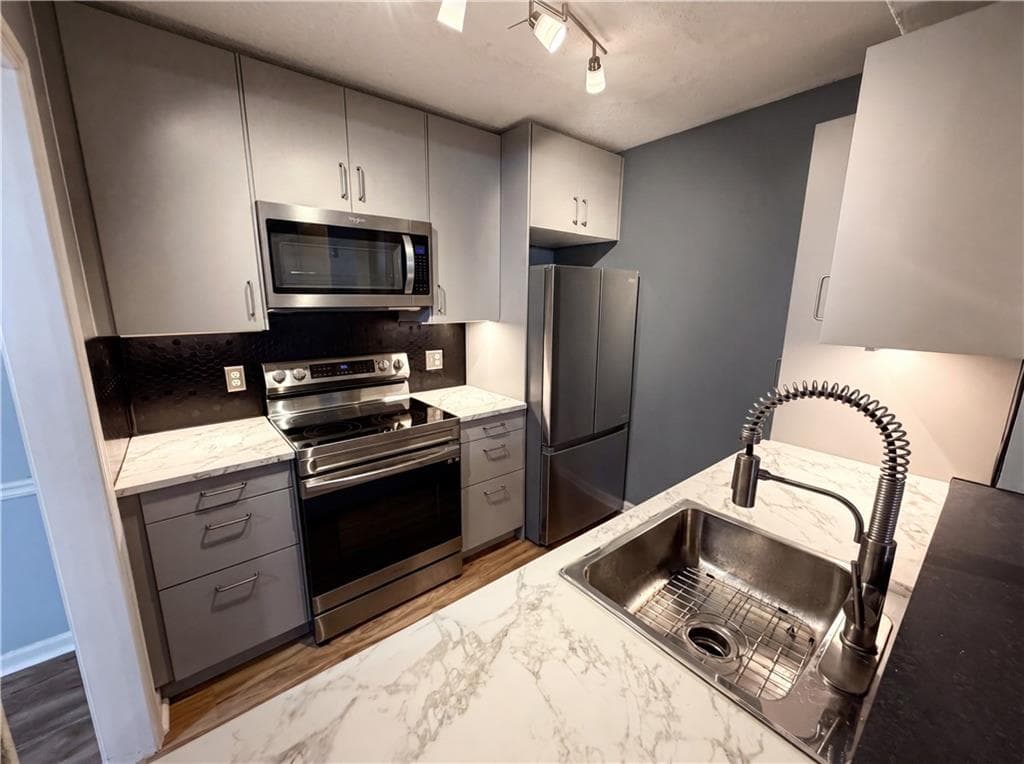 2 bedroom, 2 bathroom, 823 sq ft condominium for sale at 507 Barrington Hills Drive, Atlanta, GA 30350 — photo 6