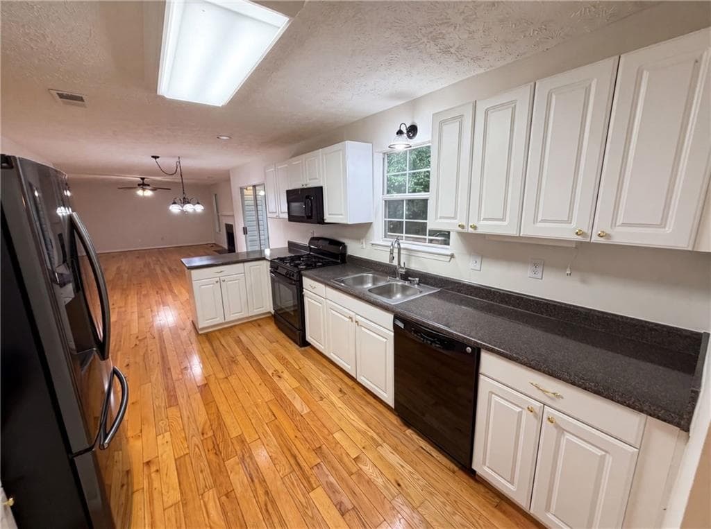 5 bedroom, 3 bathroom, 3,912 sq ft single family residence for sale at 1800 Ivy Stone Court, Buford, GA 30519 — photo 2