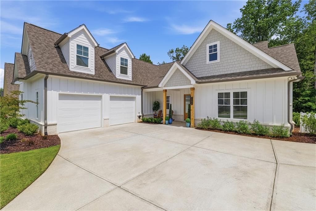 4 bedroom, 3 bathroom, 2,664 sq ft single family residence for sale at 7150 Bluebird Cove, Gainesville, GA 30506 — photo 2