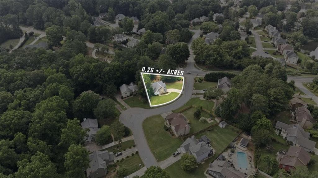 4 bedroom, 3 bathroom, 2,378 sq ft single family residence under contract at 2084 York River Way, Suwanee, GA 30024 — photo 2