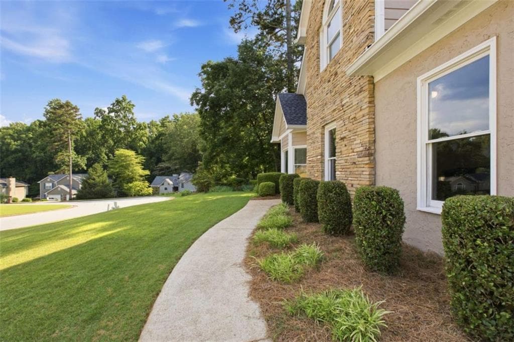 4 bedroom, 3 bathroom, 2,378 sq ft single family residence under contract at 2084 York River Way, Suwanee, GA 30024 — photo 4