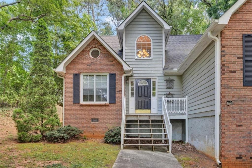3 bedroom, 4 bathroom, 2,013 sq ft single family residence for sale at 432 Kimberly Court, Mcdonough, GA 30252 — photo 2