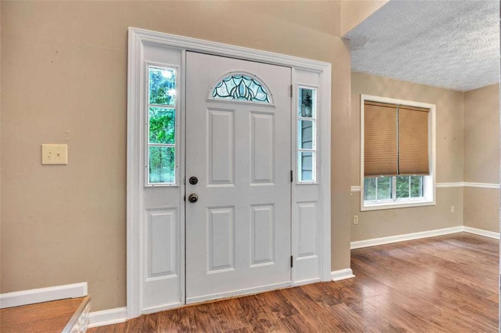 3 bedroom, 4 bathroom, 2,013 sq ft single family residence for sale at 432 Kimberly Court, Mcdonough, GA 30252 — photo 3