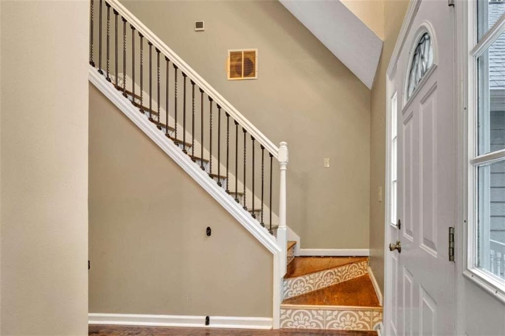 3 bedroom, 4 bathroom, 2,013 sq ft single family residence for sale at 432 Kimberly Court, Mcdonough, GA 30252 — photo 4