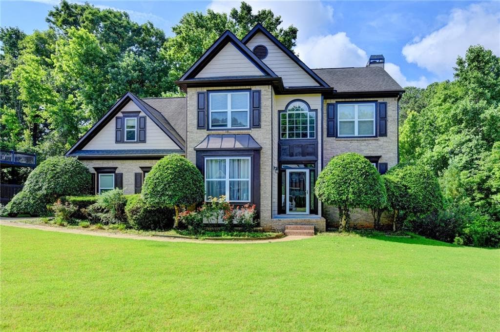 7 bedroom, 4 bathroom, 3,266 sq ft single family residence for sale at 365 Ruby Forest Parkway, Suwanee, GA 30024 — photo 3