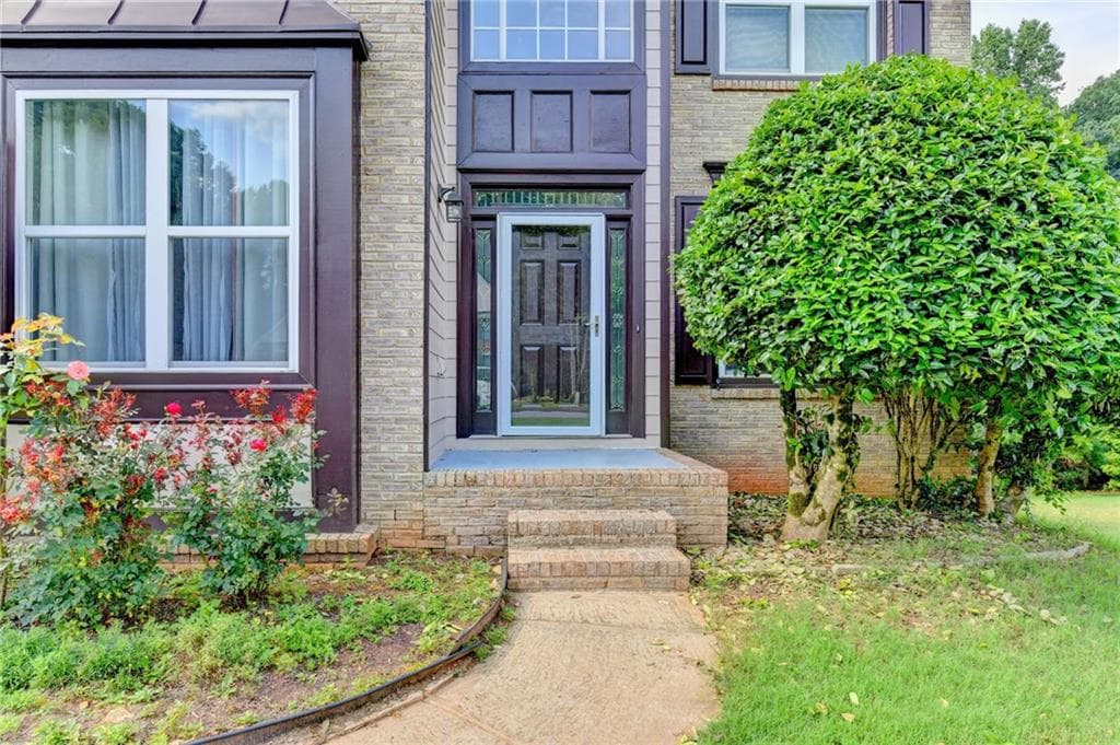 7 bedroom, 4 bathroom, 3,266 sq ft single family residence for sale at 365 Ruby Forest Parkway, Suwanee, GA 30024 — photo 4