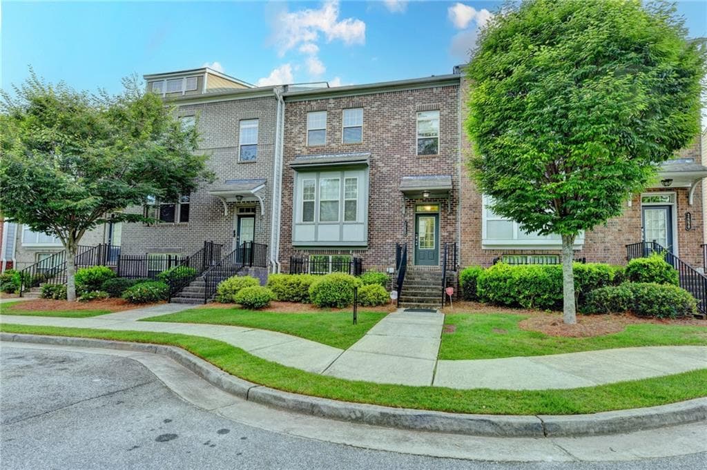 3 bedroom, 4 bathroom, 1,832 sq ft townhouse under contract at 2640 Village Place Drive, Duluth, GA 30096 — photo 2