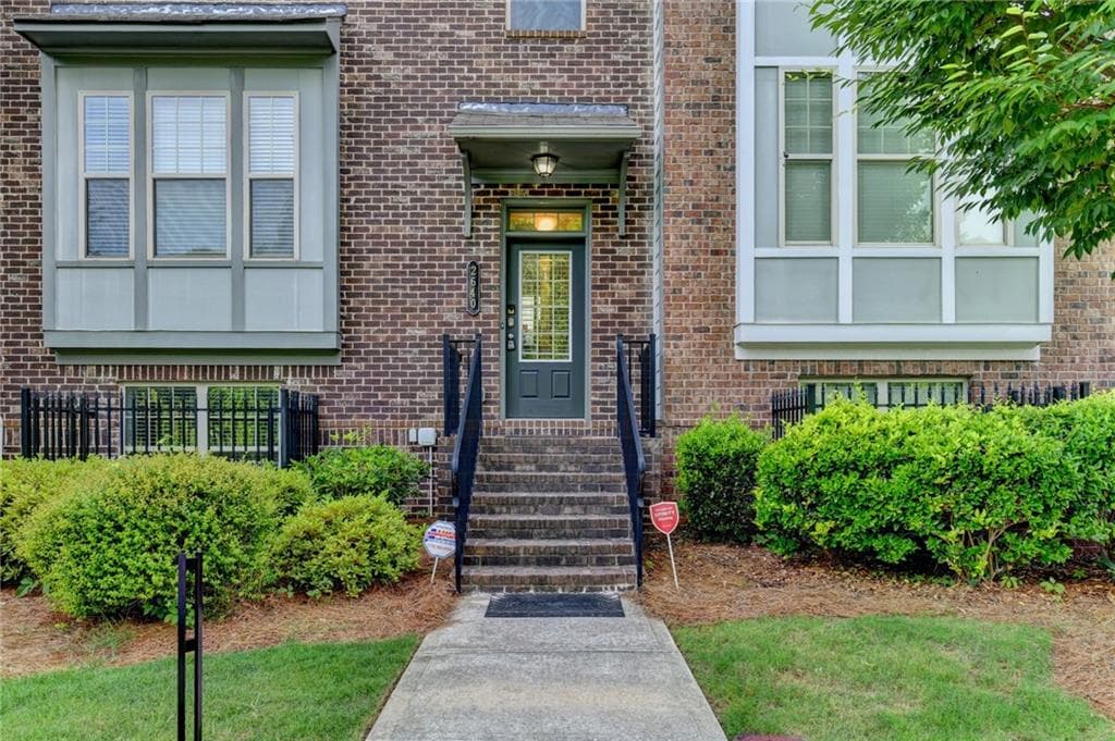 3 bedroom, 4 bathroom, 1,832 sq ft townhouse under contract at 2640 Village Place Drive, Duluth, GA 30096 — photo 3