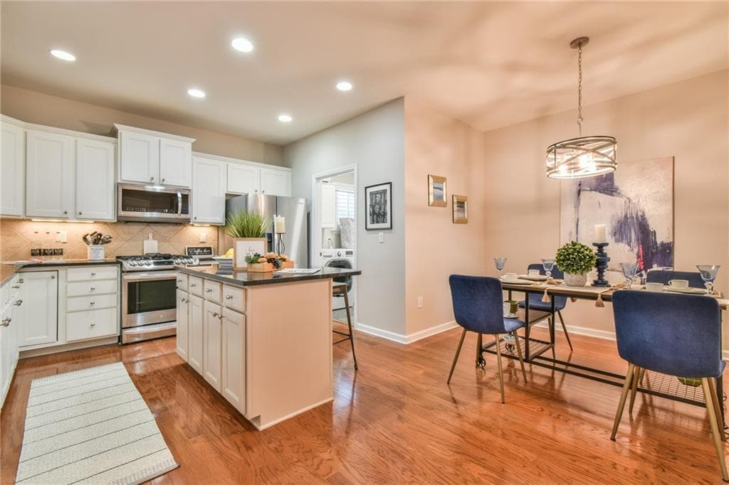 3 bedroom, 3 bathroom, 3,704 sq ft single family residence for sale at 5921 Bellflower Way, Hoschton, GA 30548 — photo 5