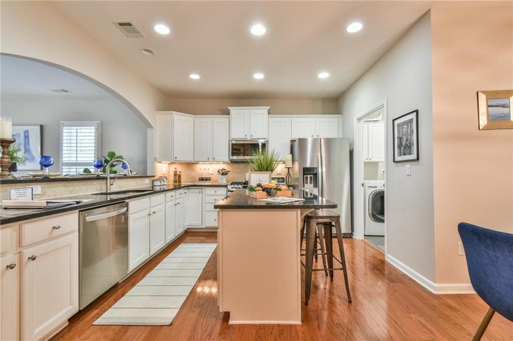3 bedroom, 3 bathroom, 3,704 sq ft single family residence for sale at 5921 Bellflower Way, Hoschton, GA 30548 — photo 7