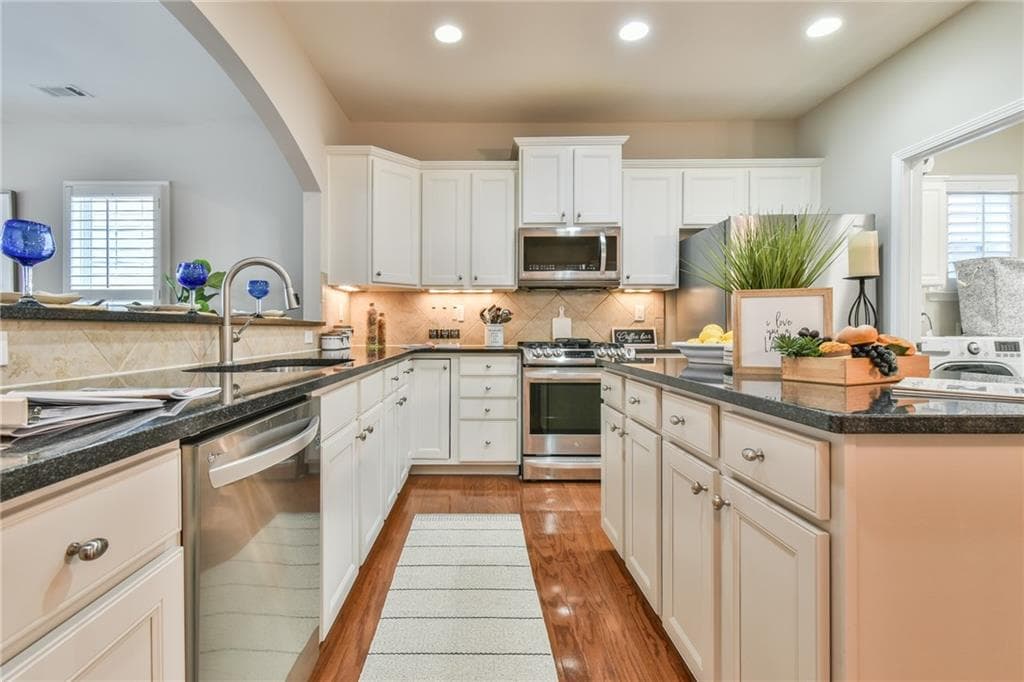 3 bedroom, 3 bathroom, 3,704 sq ft single family residence for sale at 5921 Bellflower Way, Hoschton, GA 30548 — photo 8