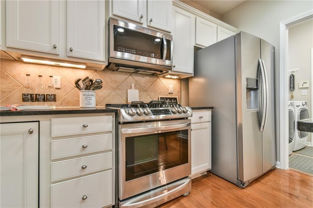 3 bedroom, 3 bathroom, 3,704 sq ft single family residence for sale at 5921 Bellflower Way, Hoschton, GA 30548 — photo 9