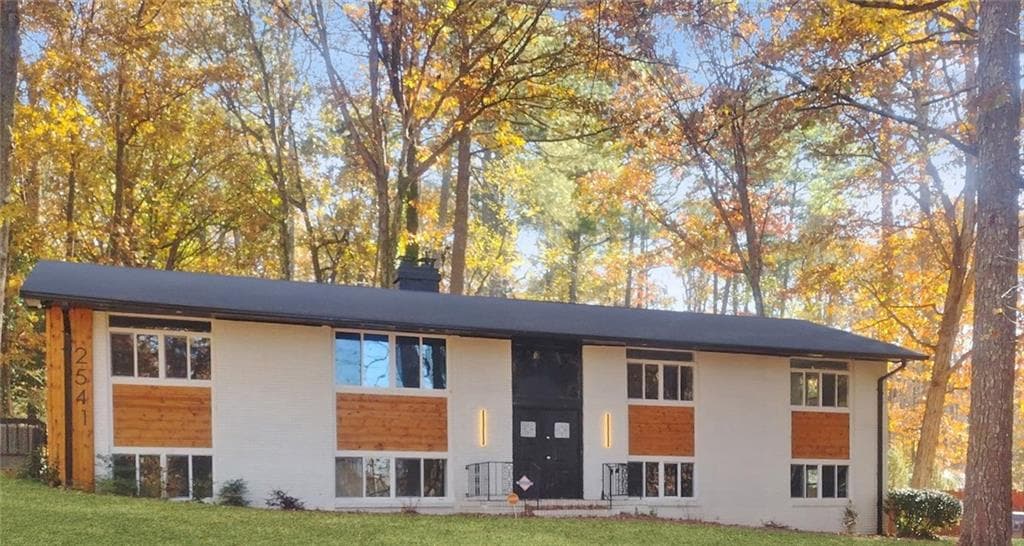 5 bedroom, 3 bathroom, 1,728 sq ft single family residence for sale at 2541 Peyton Woods Trail, Atlanta, GA 30311 — photo 1 of 16