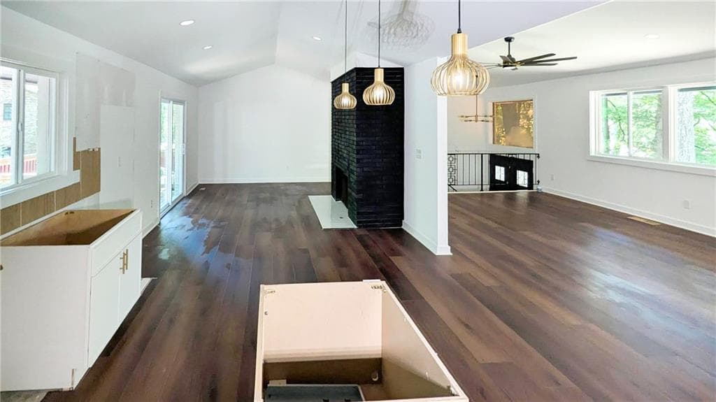 5 bedroom, 3 bathroom, 1,728 sq ft single family residence for sale at 2541 Peyton Woods Trail, Atlanta, GA 30311 — photo 5