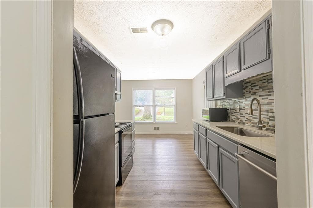 3 bedroom, 2 bathroom, 1,761 sq ft single family residence for rent at 2100 Whitebluff Way, Buford, GA 30519 for $2,000 a month — photo 5