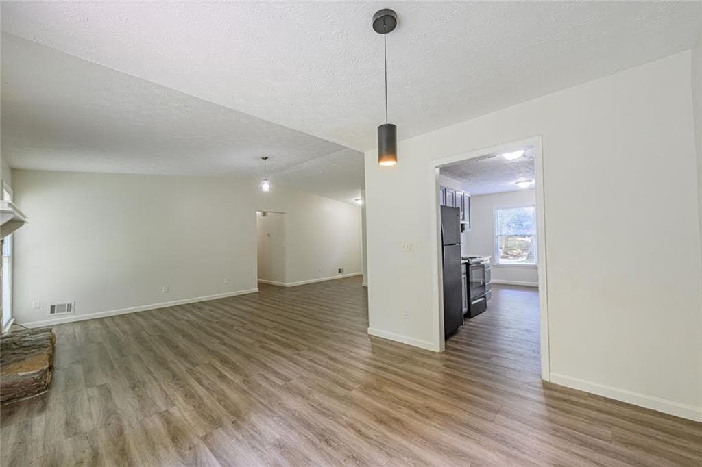 3 bedroom, 2 bathroom, 1,761 sq ft single family residence for rent at 2100 Whitebluff Way, Buford, GA 30519 for $2,000 a month — photo 9