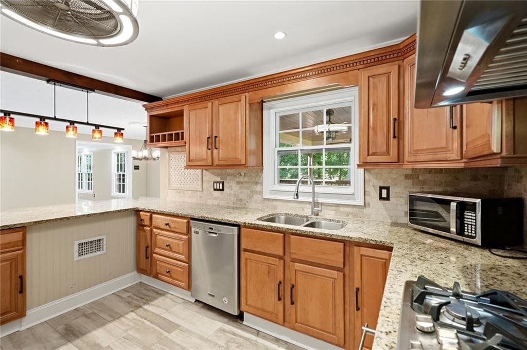 6 bedroom, 5 bathroom, 3,420 sq ft single family residence for sale at 2915 Capot Court, Snellville, GA 30039 — photo 10