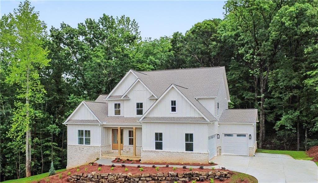 4 bedroom, 4 bathroom, 3,700 sq ft single family residence for sale at 6043 Bluewater Boulevard, Gainesville, GA 30506 — photo 2