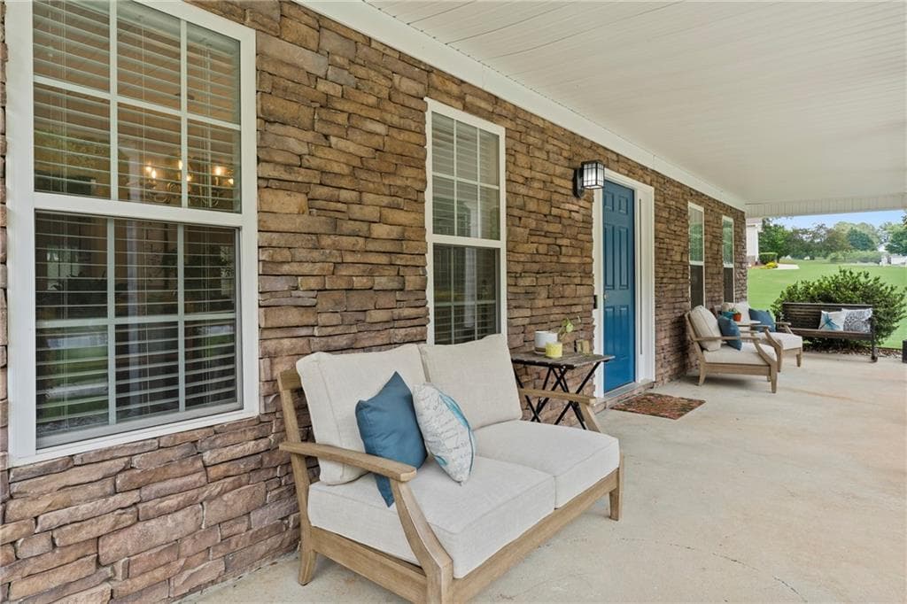 3 bedroom, 3 bathroom, 2,592 sq ft single family residence under contract at 517 Annslee Lane, Loganville, GA 30052 — photo 2