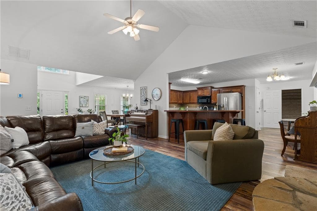 3 bedroom, 3 bathroom, 2,592 sq ft single family residence under contract at 517 Annslee Lane, Loganville, GA 30052 — photo 5