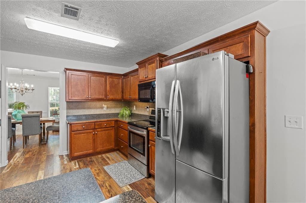3 bedroom, 3 bathroom, 2,592 sq ft single family residence under contract at 517 Annslee Lane, Loganville, GA 30052 — photo 6