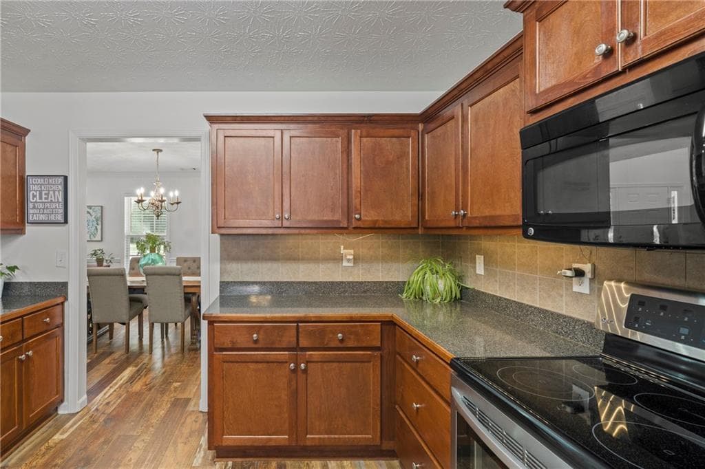 3 bedroom, 3 bathroom, 2,592 sq ft single family residence under contract at 517 Annslee Lane, Loganville, GA 30052 — photo 7