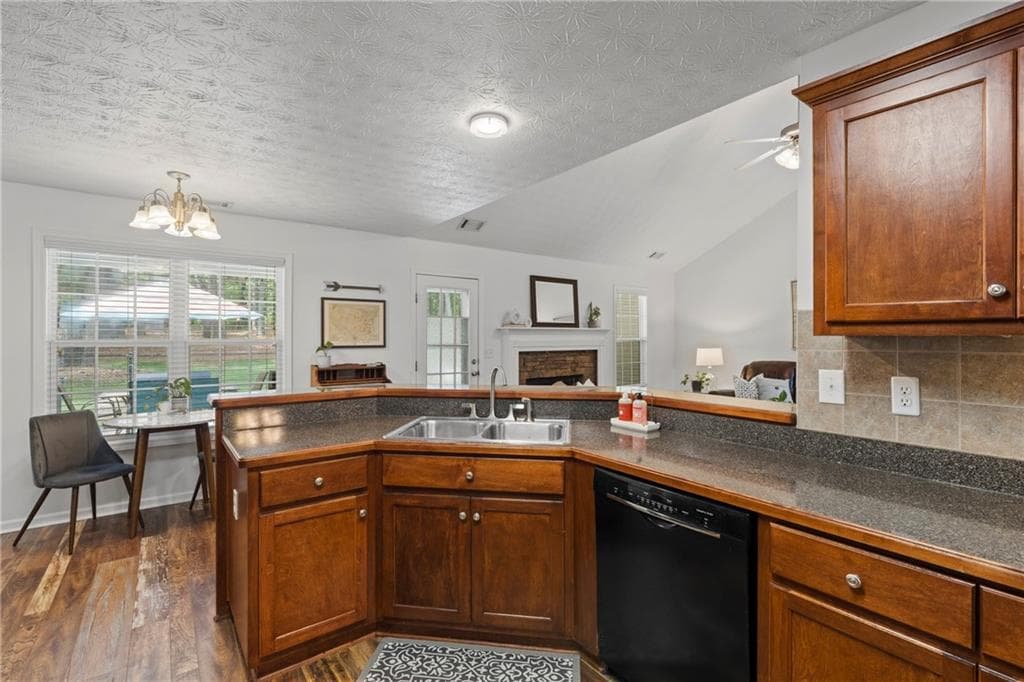 3 bedroom, 3 bathroom, 2,592 sq ft single family residence under contract at 517 Annslee Lane, Loganville, GA 30052 — photo 8