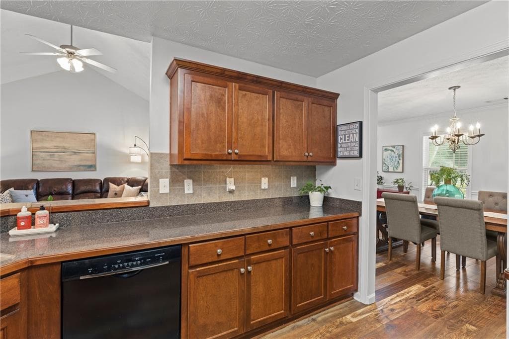 3 bedroom, 3 bathroom, 2,592 sq ft single family residence under contract at 517 Annslee Lane, Loganville, GA 30052 — photo 9