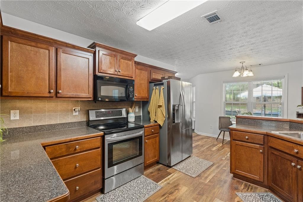 3 bedroom, 3 bathroom, 2,592 sq ft single family residence under contract at 517 Annslee Lane, Loganville, GA 30052 — photo 10