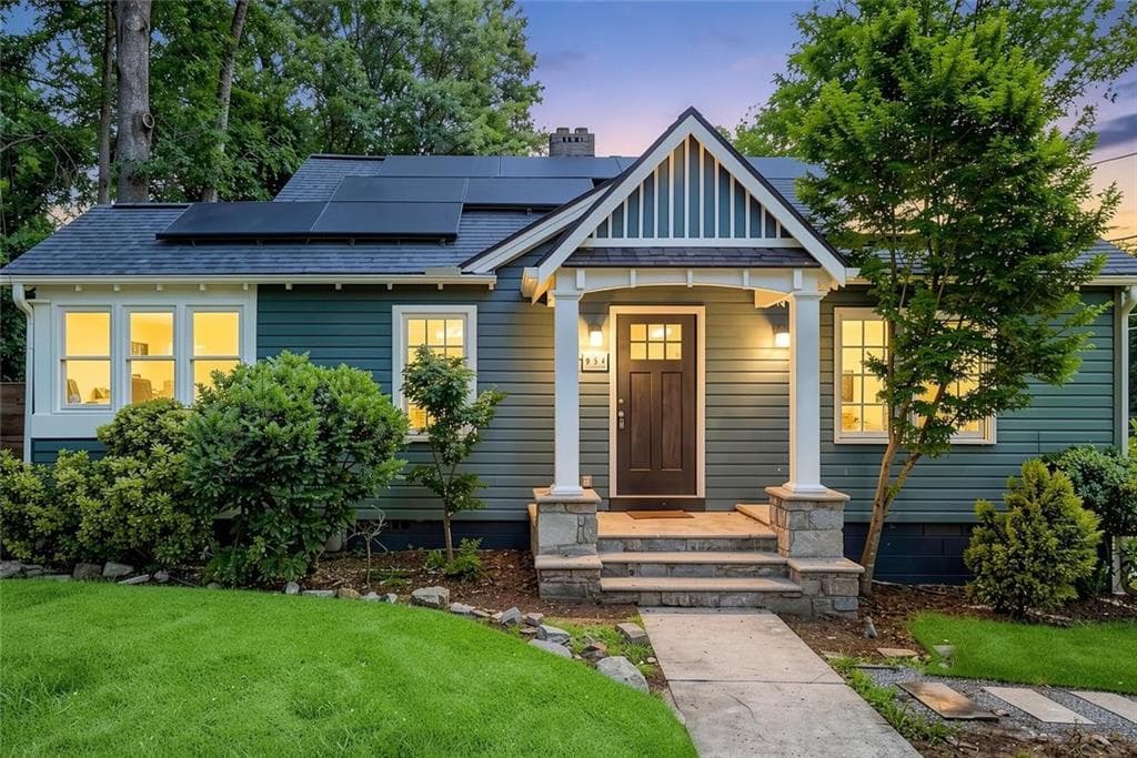 3 bedroom, 2 bathroom, 961 sq ft single family residence under contract at 954 Bouldercrest Drive, Atlanta, GA 30316