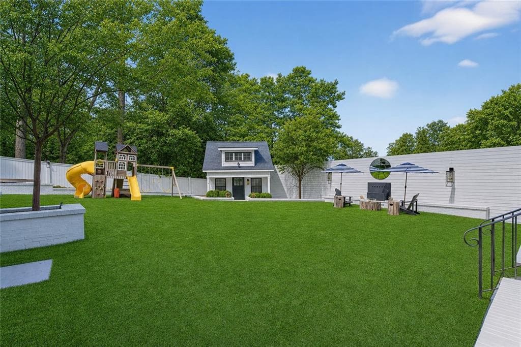 6 bedroom, 6 bathroom, 6,555 sq ft single family residence for sale at 1812 Wellbourne Drive, Atlanta, GA 30324 — photo 2