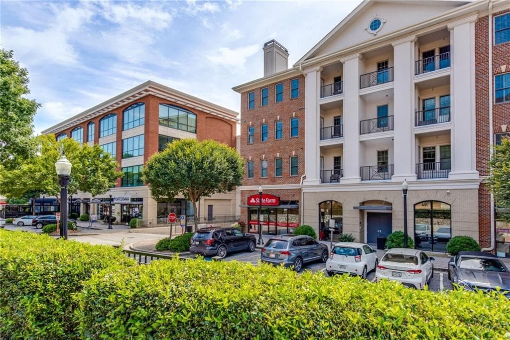2 bedroom, 2 bathroom, 1,363 sq ft condominium sold at 3621 Vinings Slope 2521, Atlanta, GA 30339