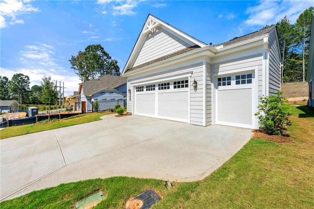 2 bedroom, 2 bathroom, 1,871 sq ft single family residence for sale at 428 Geneva Way, Hoschton, GA 30548 — photo 2