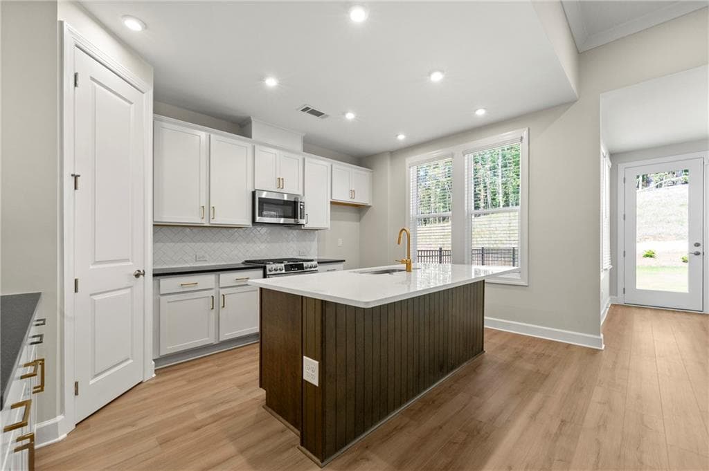 2 bedroom, 2 bathroom, 1,871 sq ft single family residence for sale at 428 Geneva Way, Hoschton, GA 30548 — photo 9