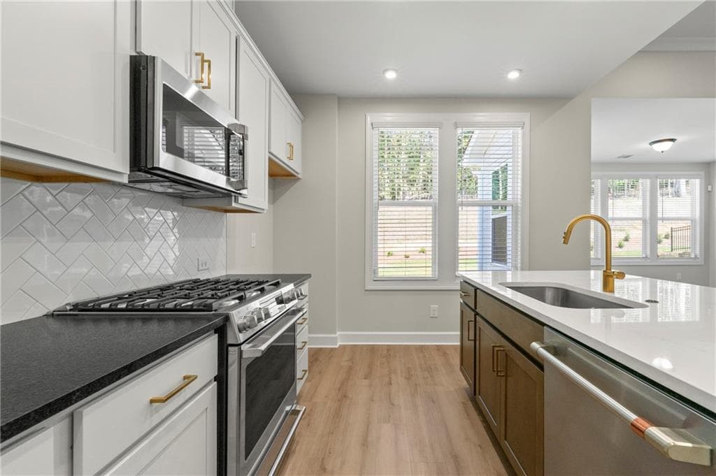 2 bedroom, 2 bathroom, 1,871 sq ft single family residence for sale at 428 Geneva Way, Hoschton, GA 30548 — photo 10