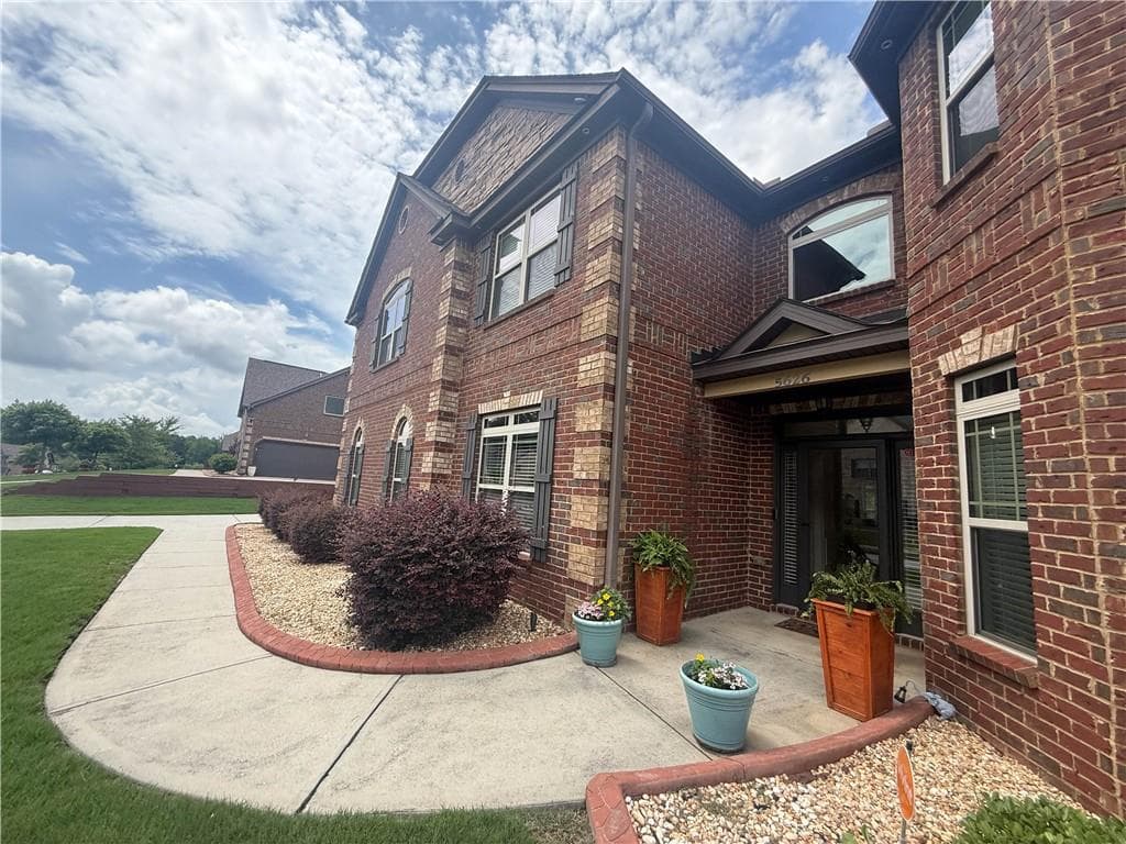 5 bedroom, 4 bathroom, 5,300 sq ft single family residence for sale at 5626 Casa Blanca Lane, Atlanta, GA 30331 — photo 2