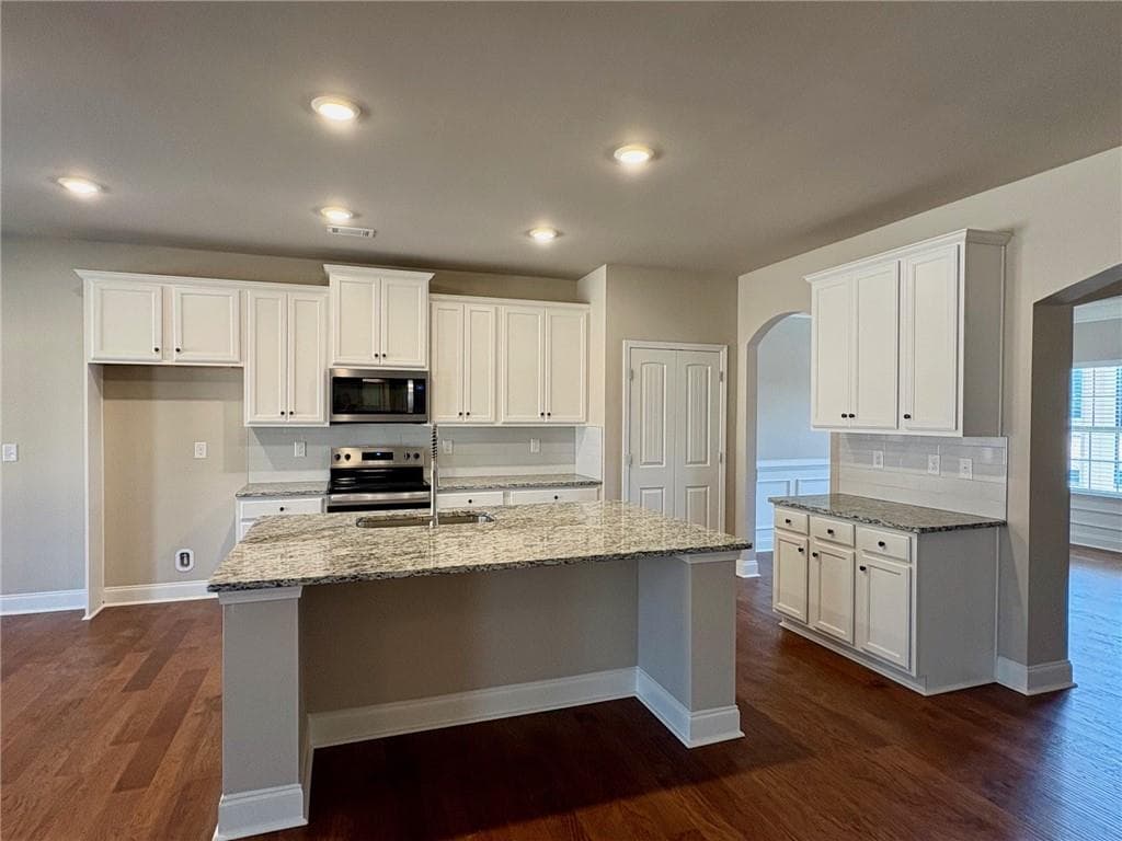 5 bedroom, 3 bathroom single family residence for sale at 1046 Lakeview Oaks Court, Grayson, GA 30017 — photo 2