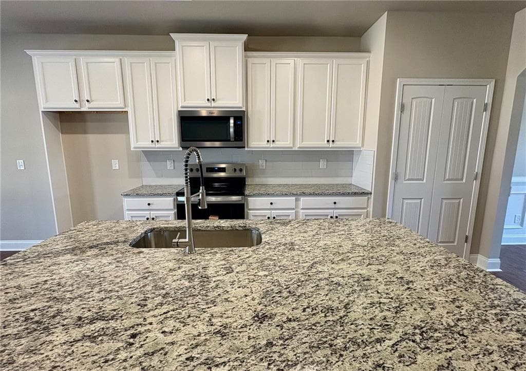 5 bedroom, 3 bathroom single family residence for sale at 1046 Lakeview Oaks Court, Grayson, GA 30017 — photo 3