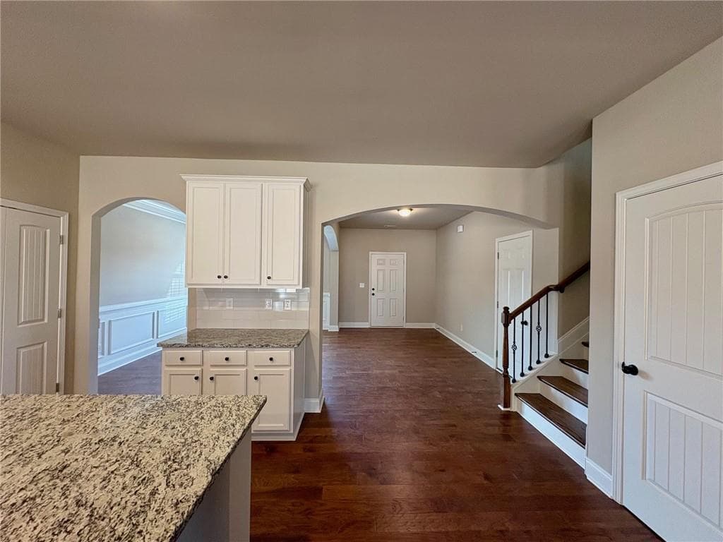5 bedroom, 3 bathroom single family residence for sale at 1046 Lakeview Oaks Court, Grayson, GA 30017 — photo 4