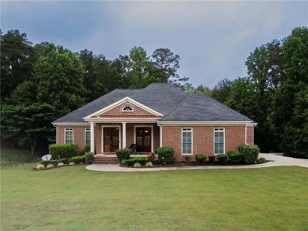 6 bedroom, 5 bathroom, 3,074 sq ft single family residence for sale at 3924 Hershel Drive, Douglasville, GA 30134 — photo 3