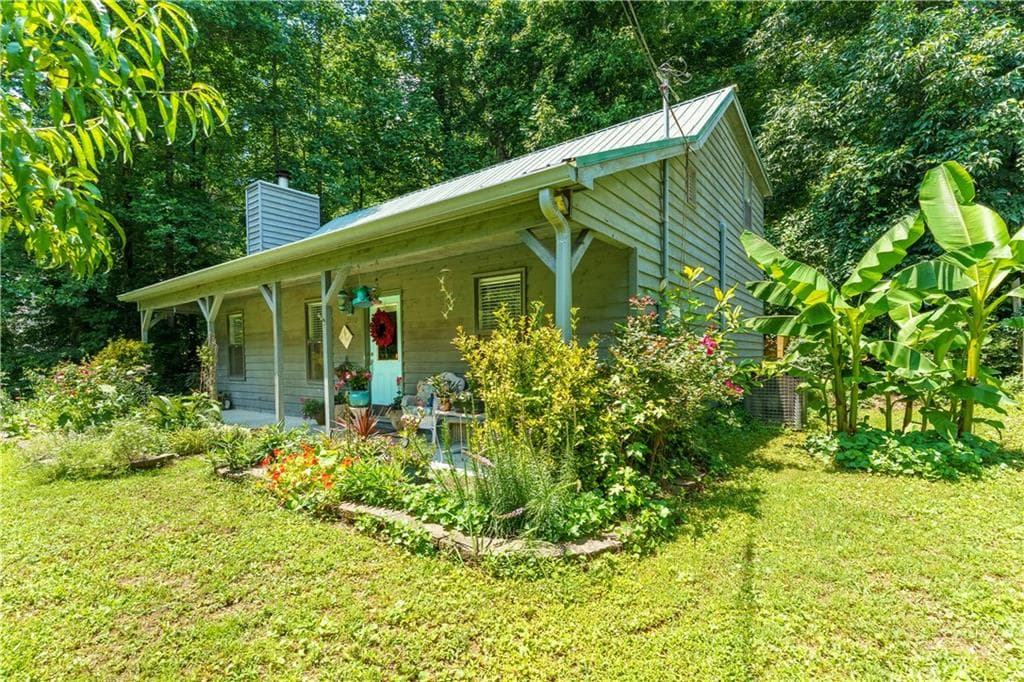 3 bedroom, 2 bathroom, 1,540 sq ft single family residence for sale at 2590 Valient Drive, Cumming, GA 30041 — photo 2